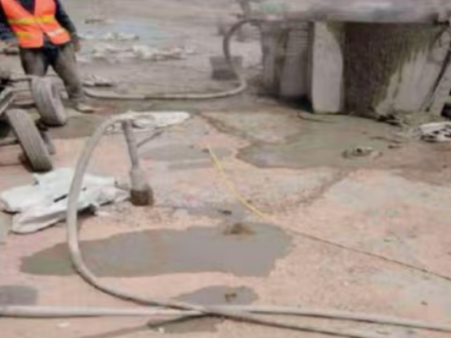 鲁甸水泥混凝土路面板底注浆技术 路面脱空注浆整治方案